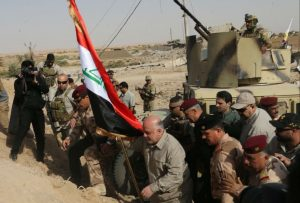 بالصور .. العبادي يرفع العلم العراقي فوق منفذ حصيب